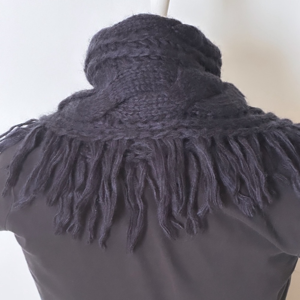NWOT Navy Button Infinity Scarf - Picture 12 of 12
